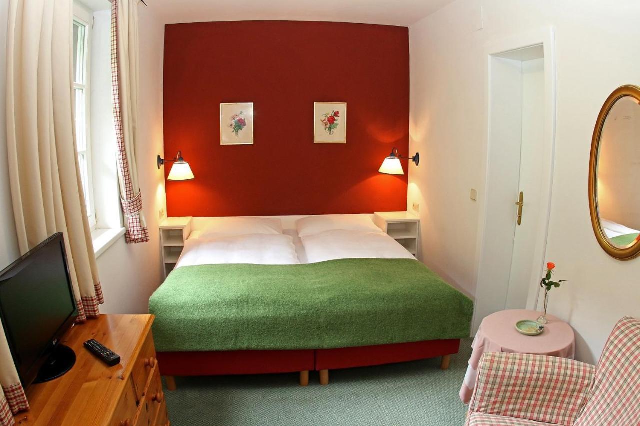 Seehotel Enzian Weissensee Exterior photo